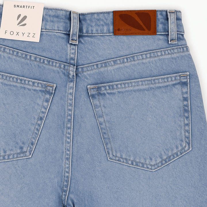 MOM Fit Jeans Ice Blue Jeans - Women - Foxyzz Apparel